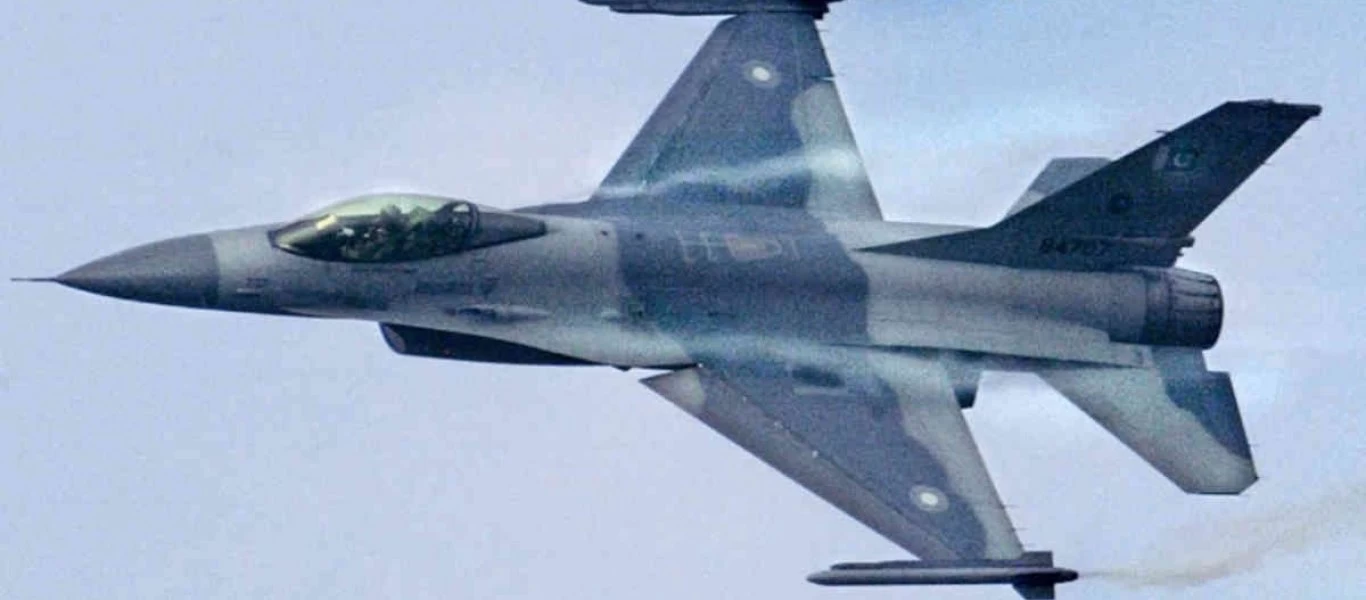 Βίντεο: Η συντριβή πακιστανικού F-16 κατά τη διάρκεια δοκιμών